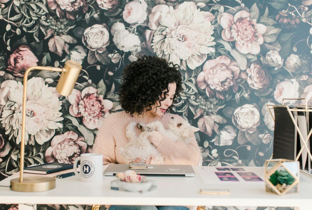 10 Best Floral Wallpaper Looks That Feel Straight Out of Pinterest