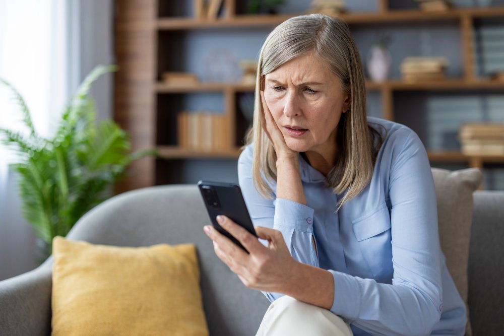 Put Down the Phone and Be Alone With Yourself for a Minute